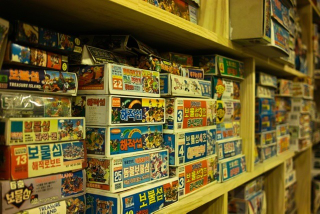 Illustration for article titled South Korea Has a Restaurant for Giant Robot Geeks